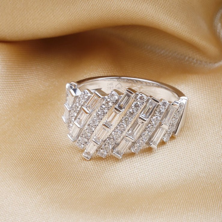 LUVENTE – ANGLED ROW DIAMOND RING