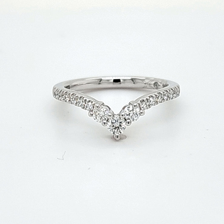 A JAFFE - POINTED CONTOUR DIAMOND WEDDING BAND