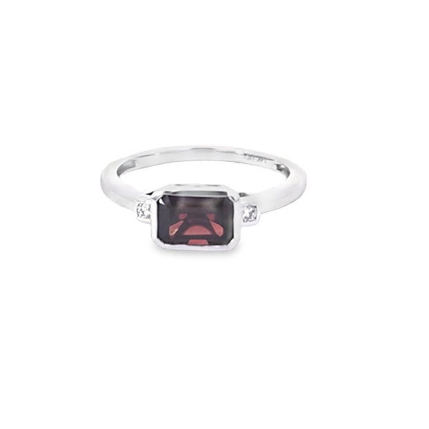 GARNET & DIAMOND RING