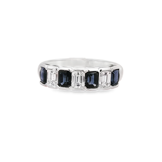 SAPPHIRE & DIAMOND RING