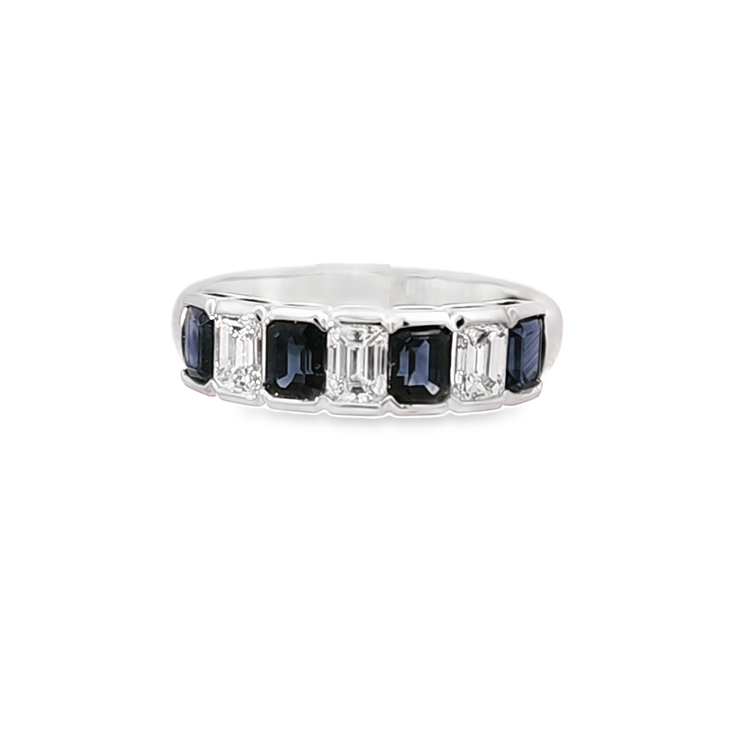 SAPPHIRE & DIAMOND RING