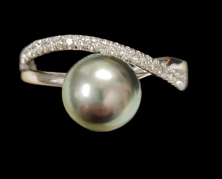 TAHITIAN PEARL AND DIAMOND RING