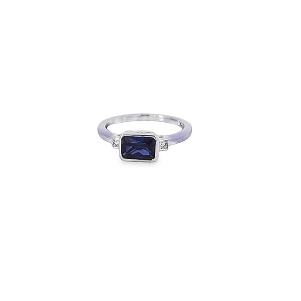 SAPPHIRE & DIAMOND RING