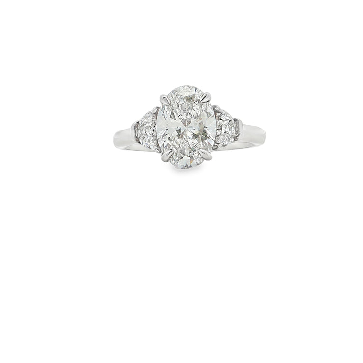 DIAMOND ENGAGEMENT RING - 2.26 CT OVAL CENTER