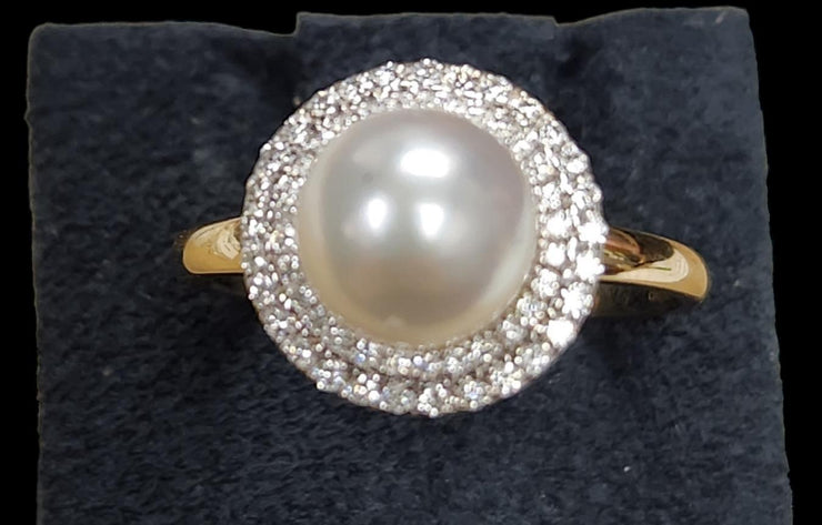 CULTURED PEARL & DIAMOND RING